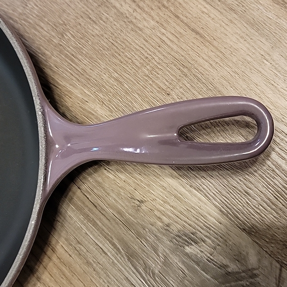 Le Creuset Cassis Cast Iron Round Evolution Skillet - Picture 5 of 13